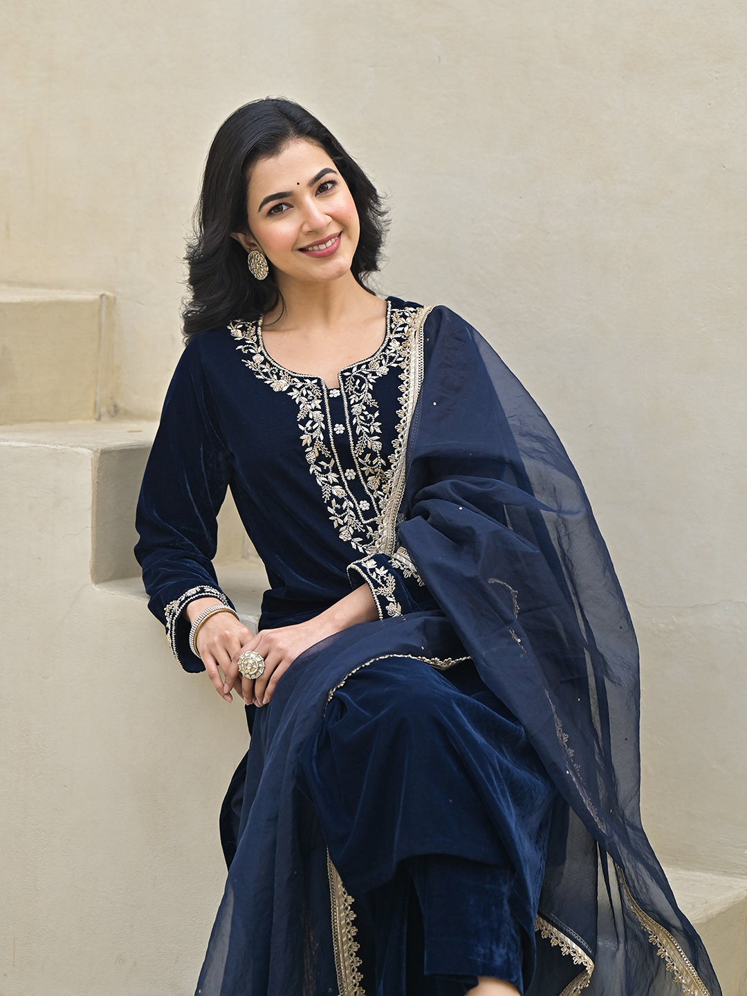 Blue-Velvet-Embroidered-3-Piece-Kurta-Set
