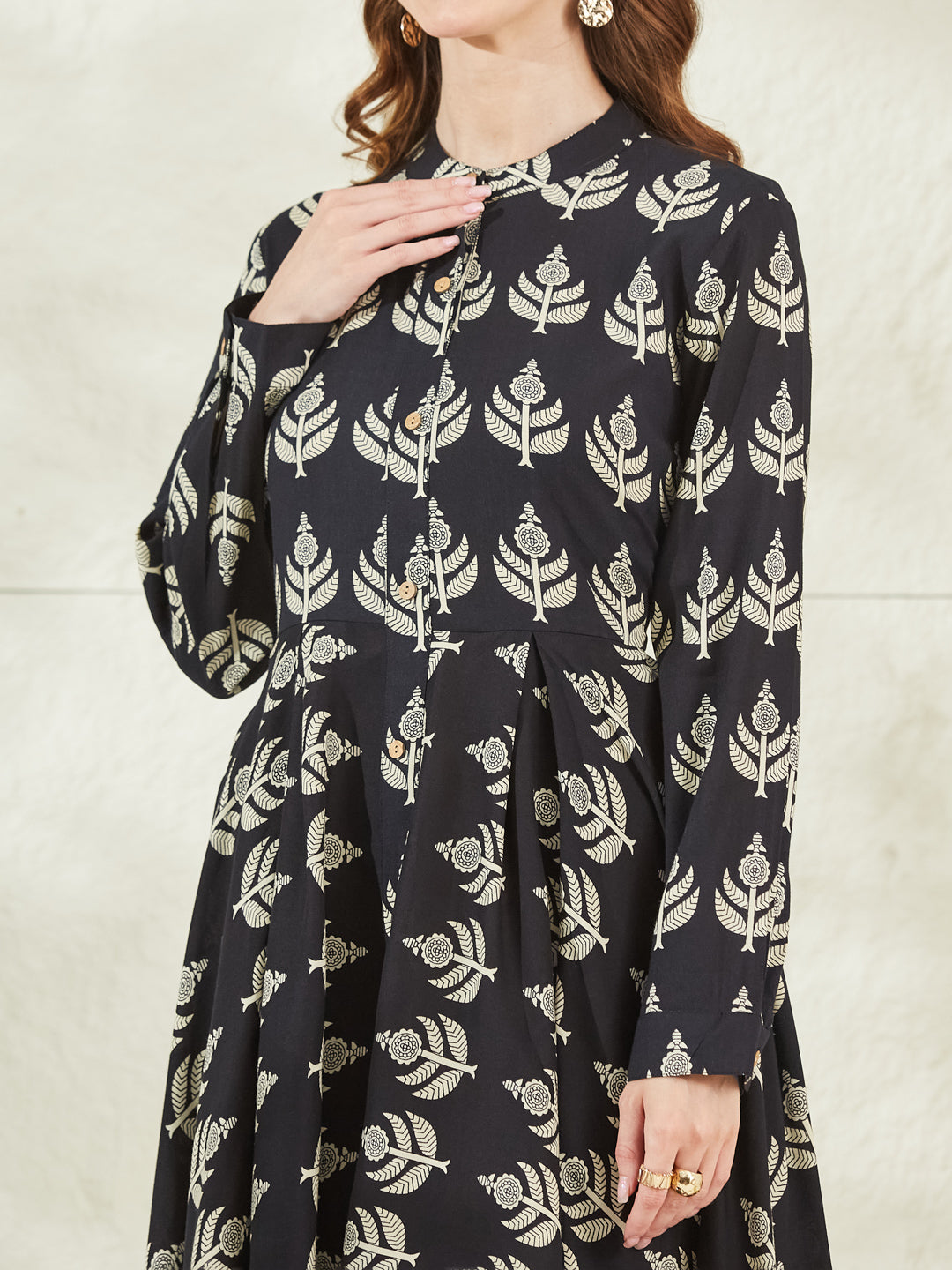 Black Rayon Boat Neck Knee Length Dress