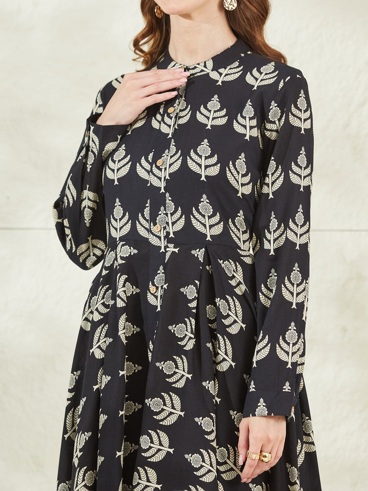 Black Rayon Boat Neck Knee Length Dress