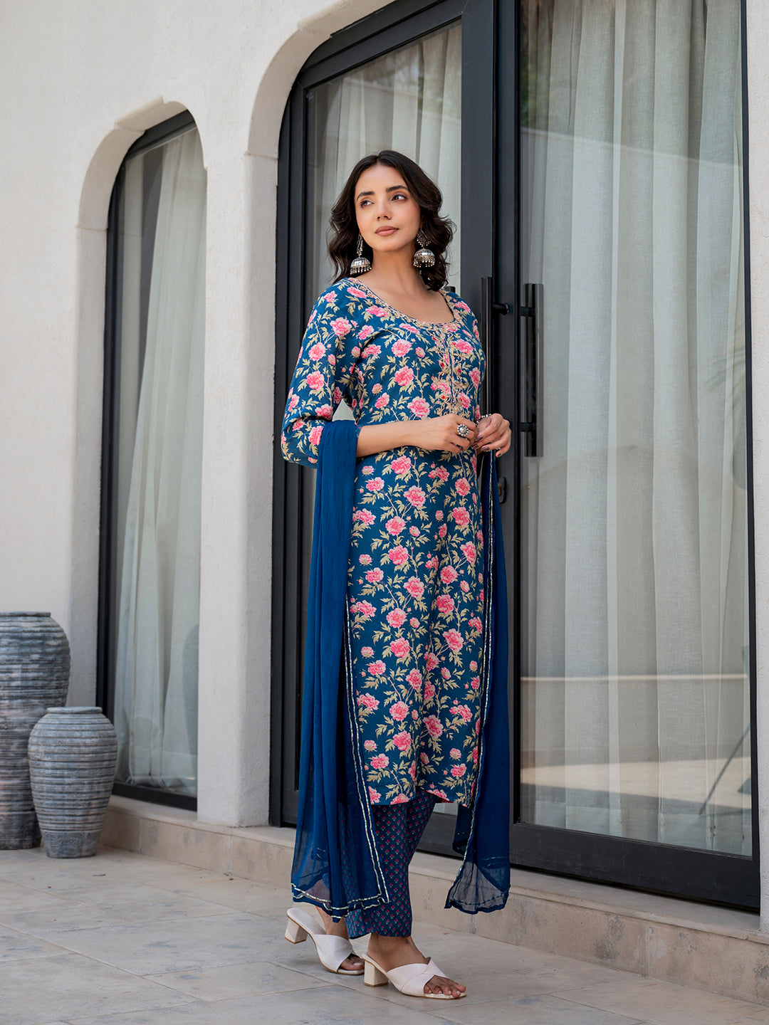 Blue-Muslin-Embroidered-Floral-Print-3-Piece-Kurta-Set