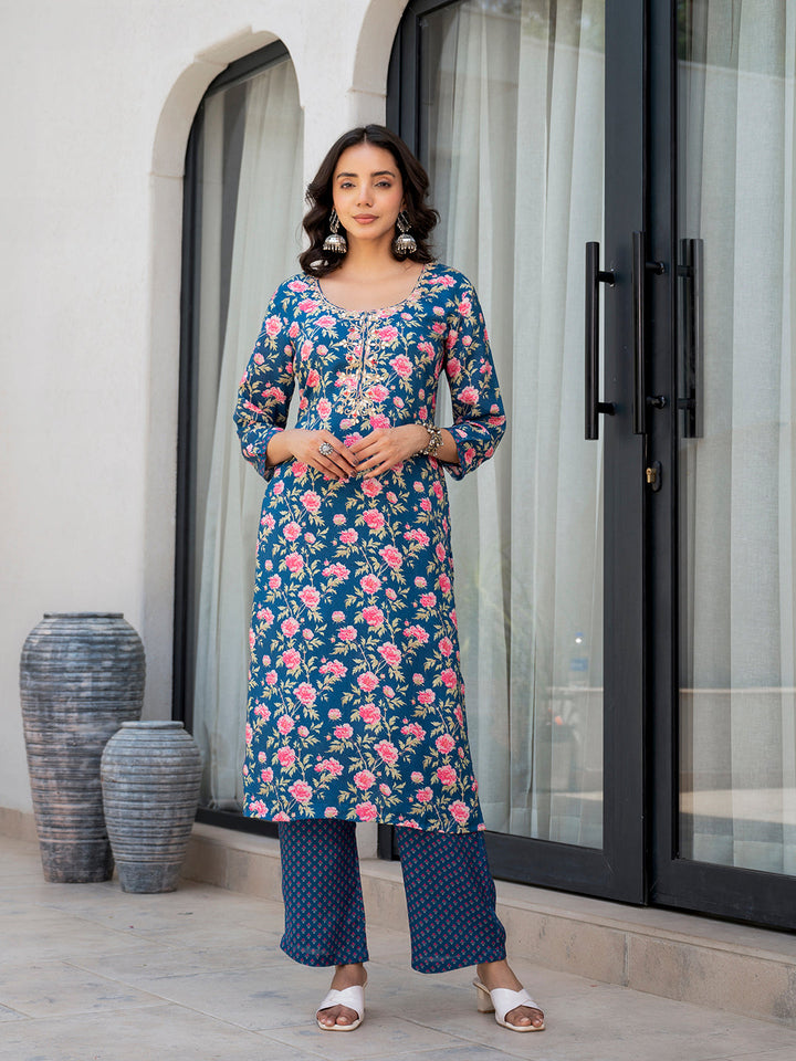 Blue-Muslin-Embroidered-Floral-Print-3-Piece-Kurta-Set