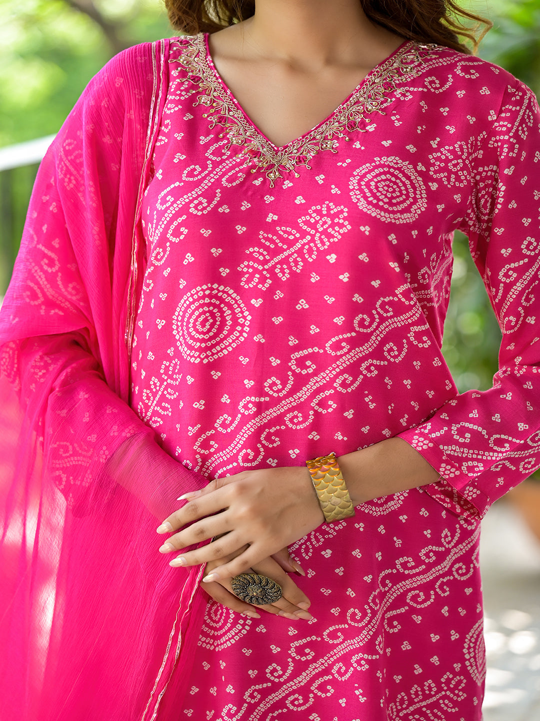 Pink-Muslin-Bandhni-Printed-Zari-Work-3-Piece-Kurta-Set