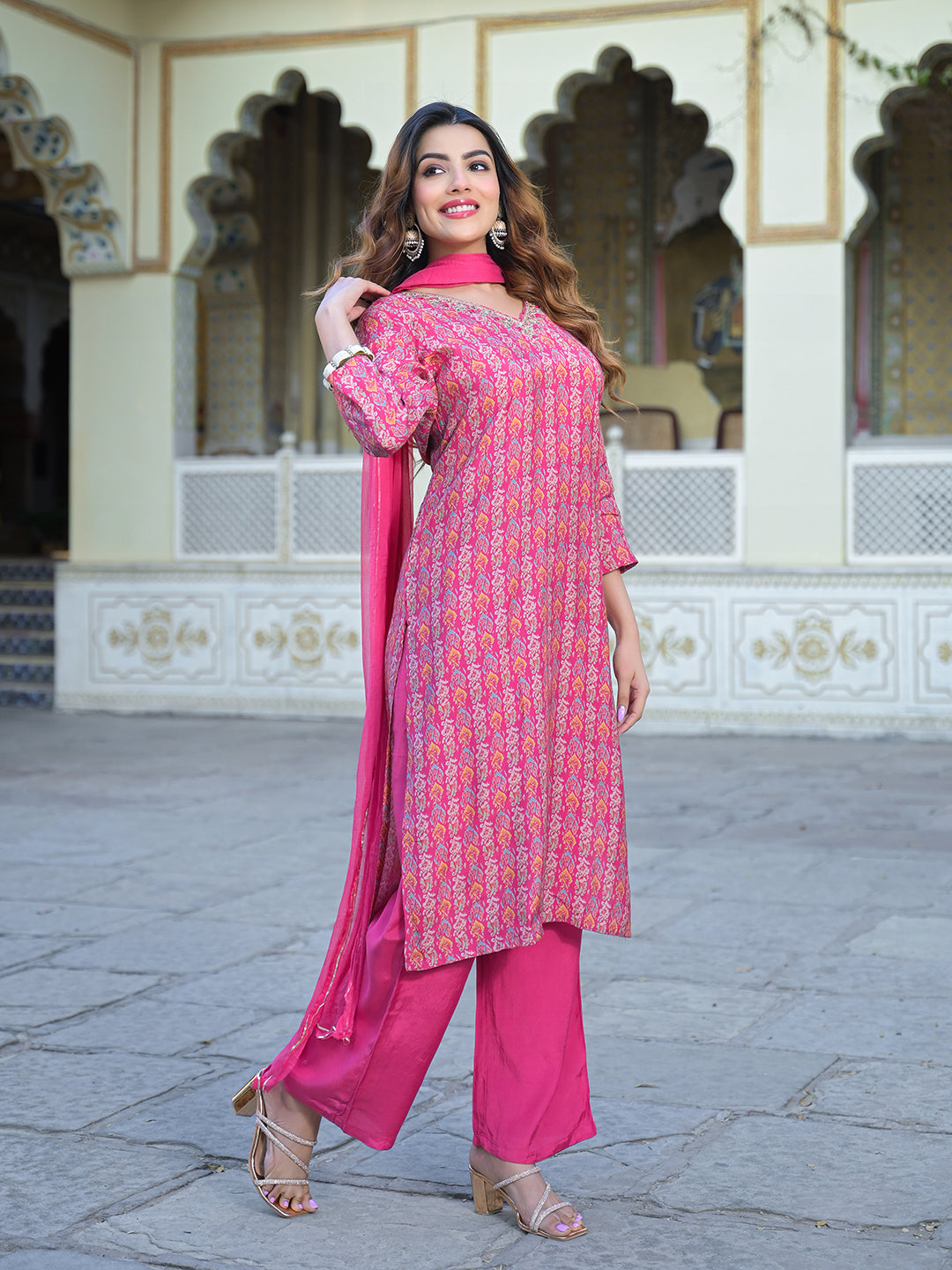 Pink-Floral-Printed-Muslin-Straight-3-Piece-Kurta-Set