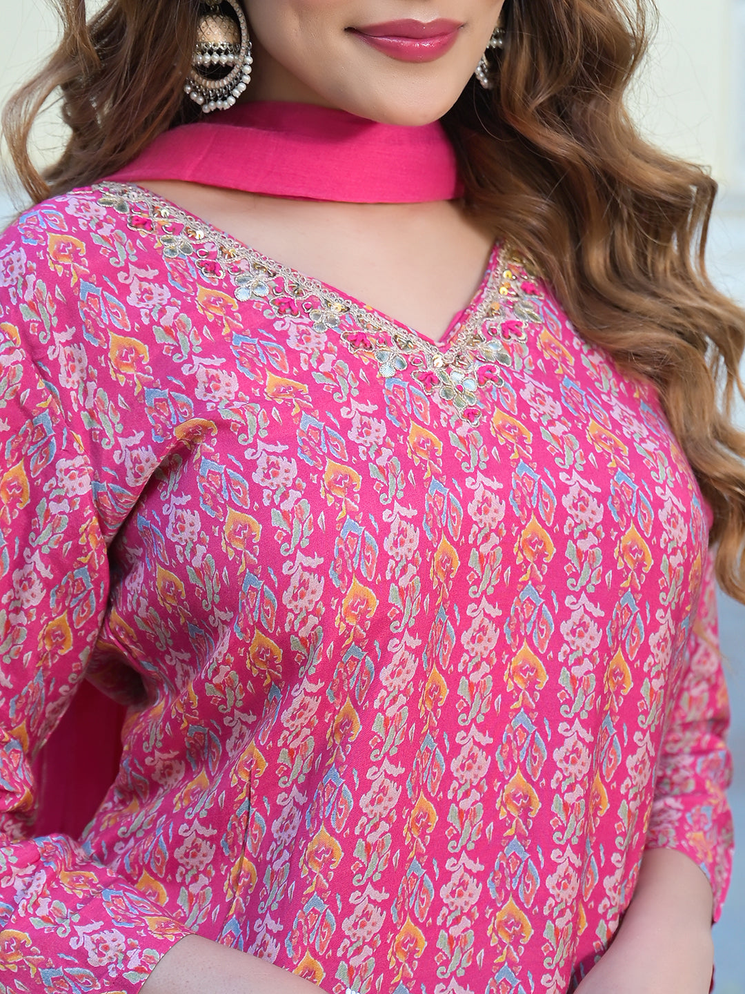 Pink-Floral-Printed-Muslin-Straight-3-Piece-Kurta-Set
