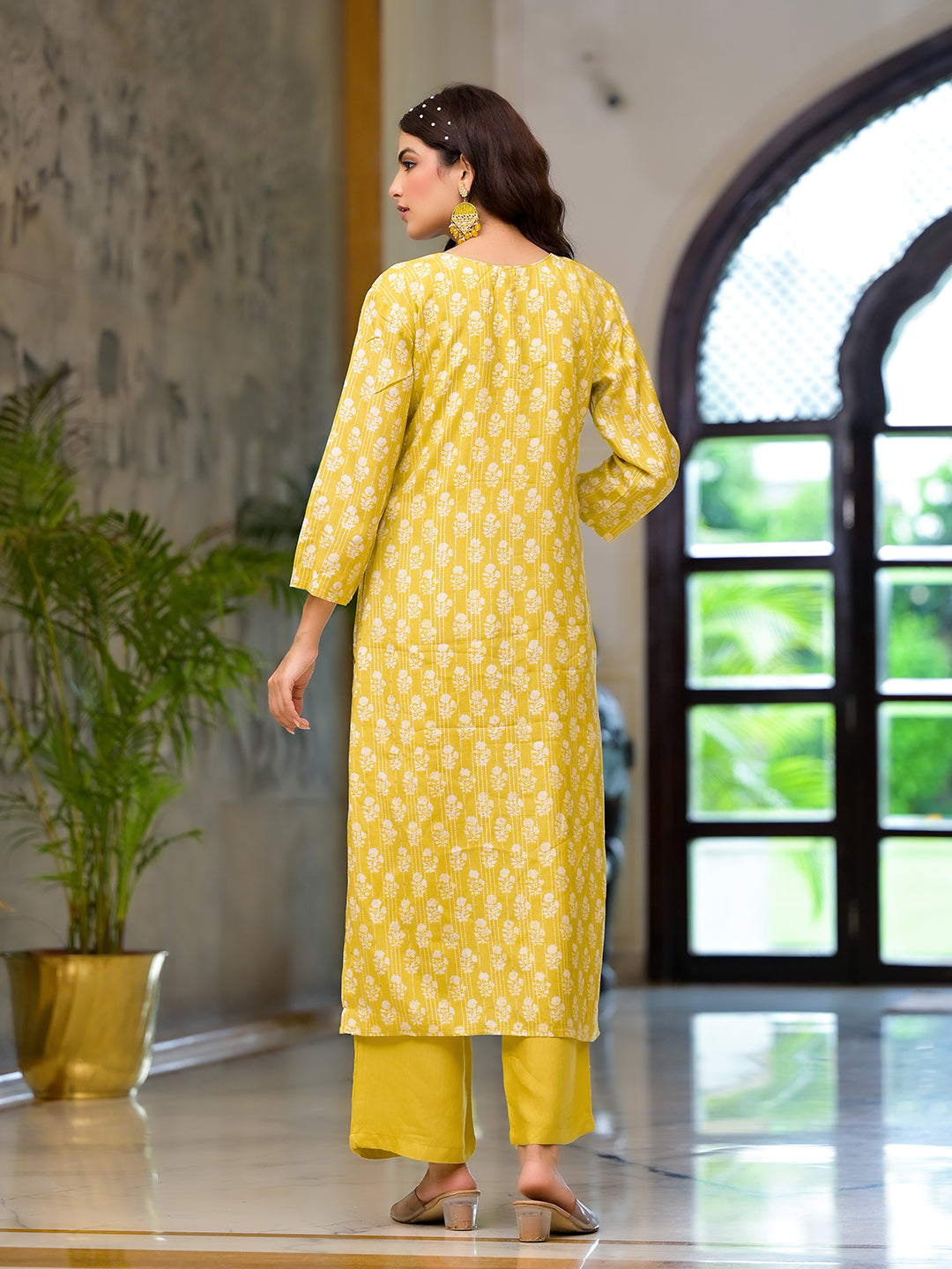 Yellow-Muslin-Straight-3-Piece-Kurta-Set