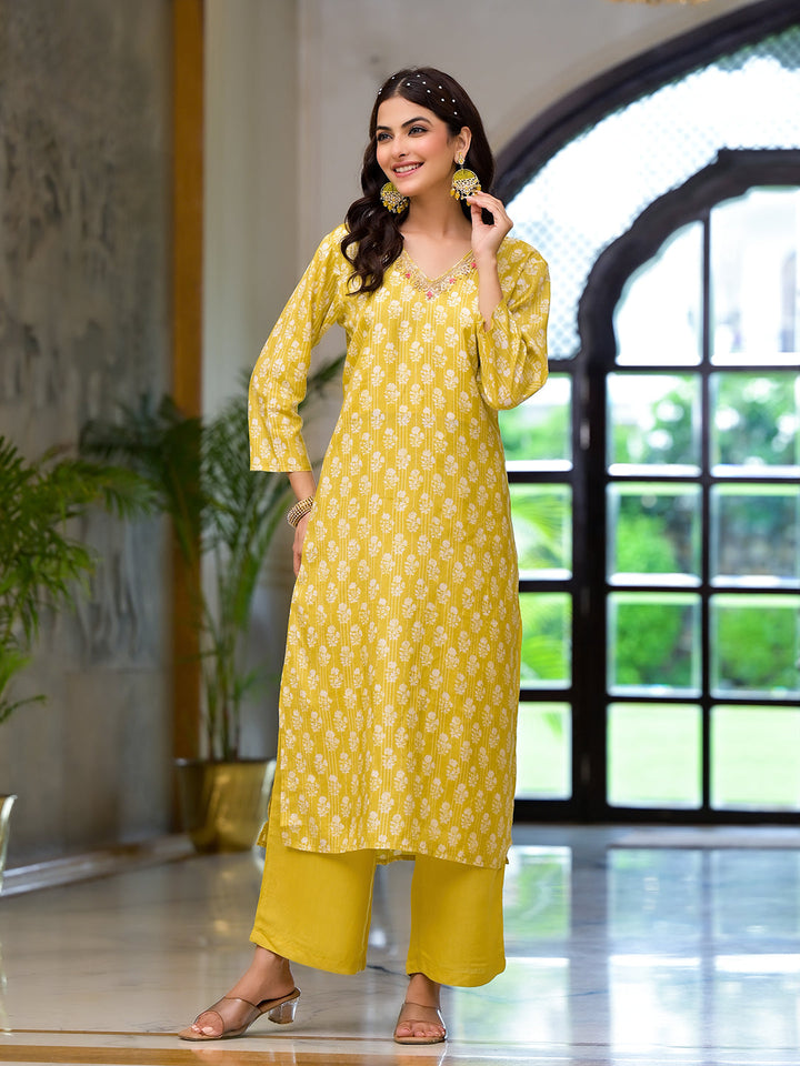 Yellow-Muslin-Straight-3-Piece-Kurta-Set