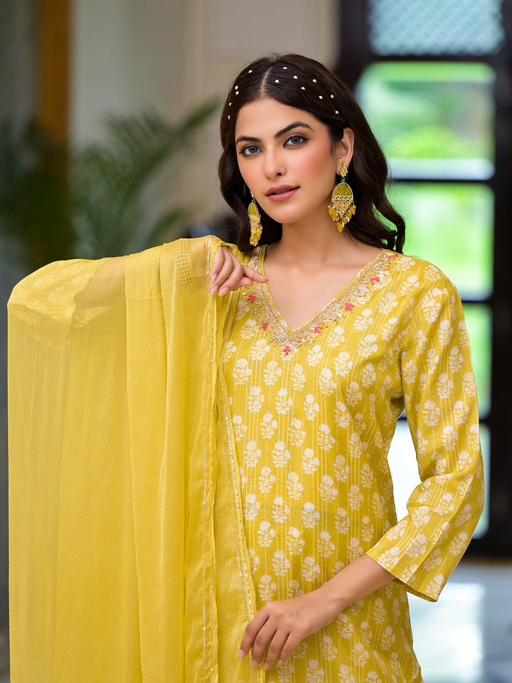 Yellow-Muslin-Straight-3-Piece-Kurta-Set