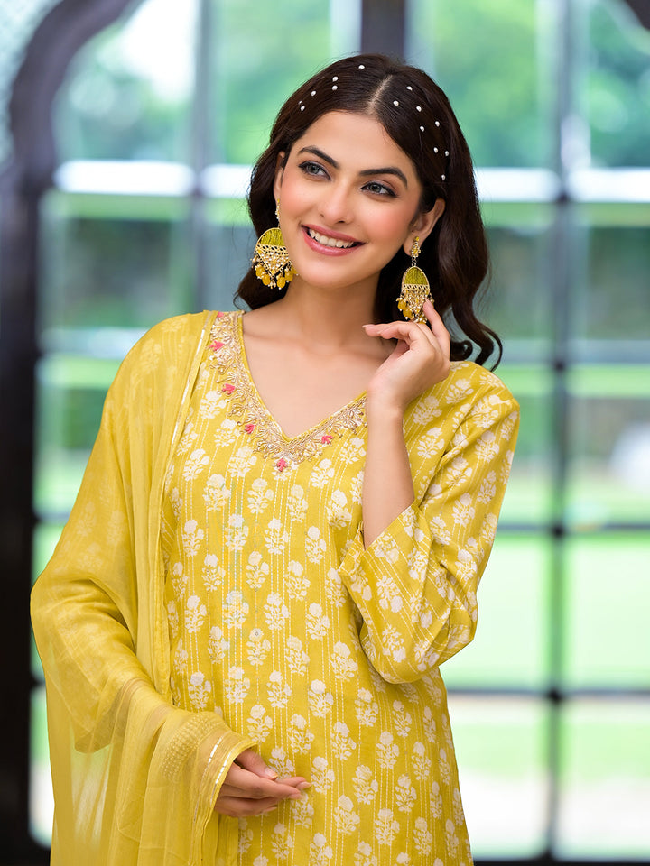 Yellow-Muslin-Straight-3-Piece-Kurta-Set
