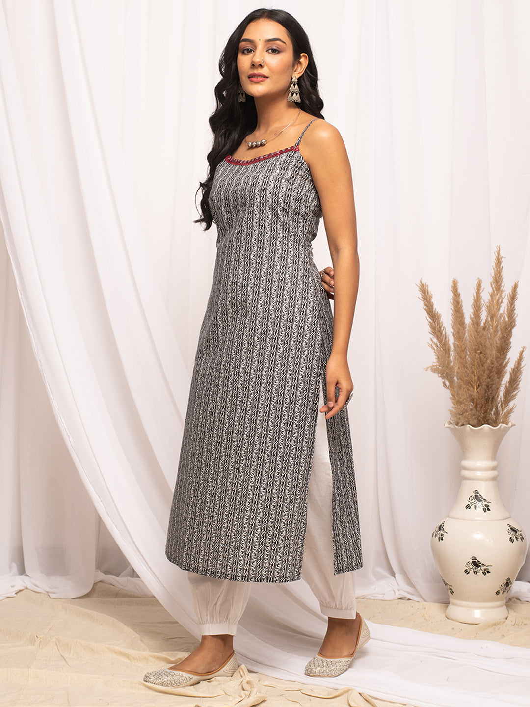 Black-Cotton-Striped-Sleeveless-Straight-Kurta