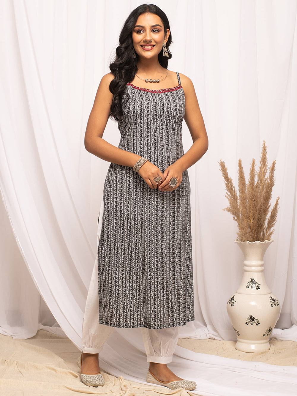 Black-Cotton-Striped-Sleeveless-Straight-Kurta