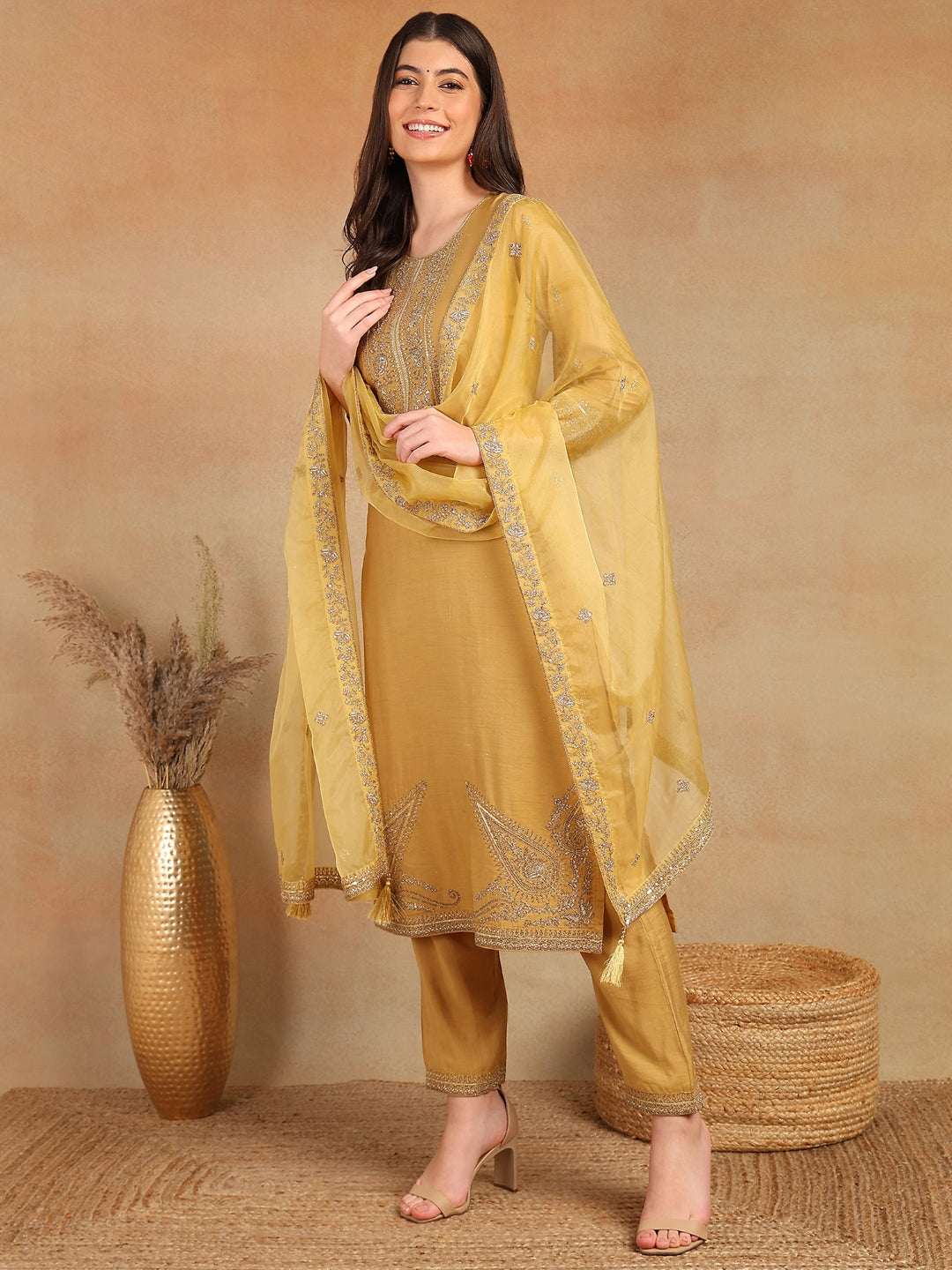 ZERESOUQ-Gold-Silk-Blend-Solid-Embroidered-3-Piece-Kurta-Set