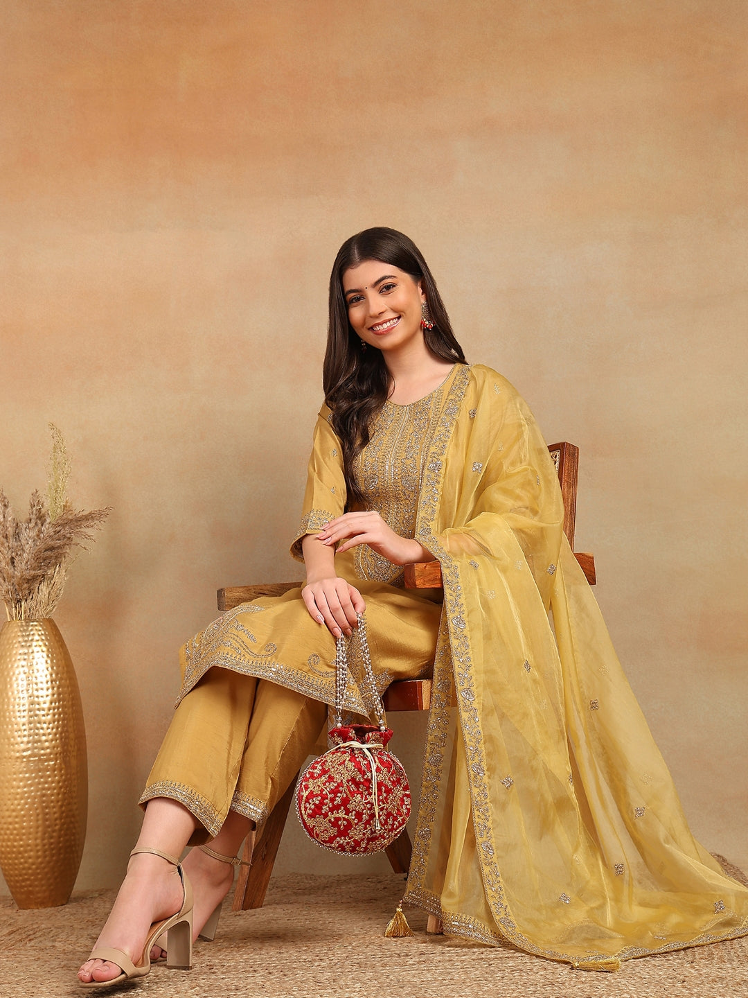 ZERESOUQ-Gold-Silk-Blend-Solid-Embroidered-3-Piece-Kurta-Set