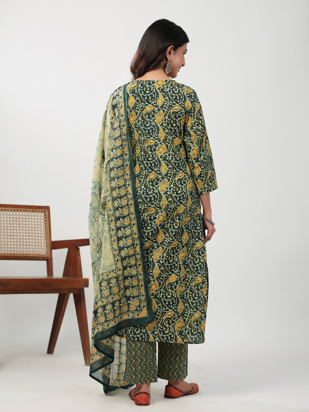 Green-Cambric-Ethnic-Motif-Printed-Straight-3-Piece-Kurta-Set