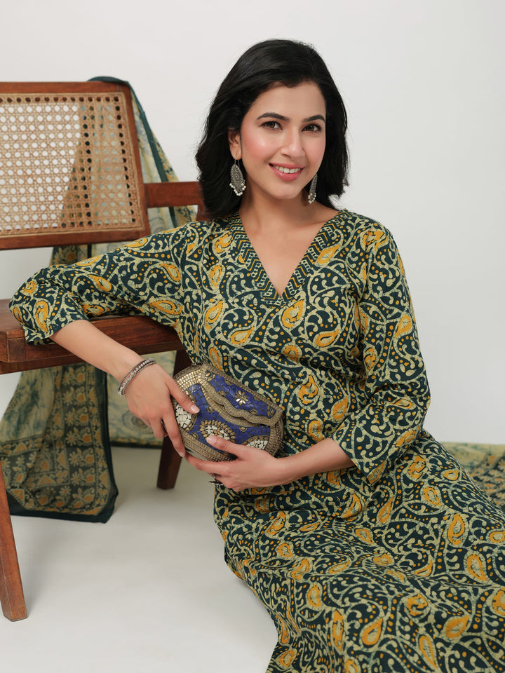 Green-Cambric-Ethnic-Motif-Printed-Straight-3-Piece-Kurta-Set