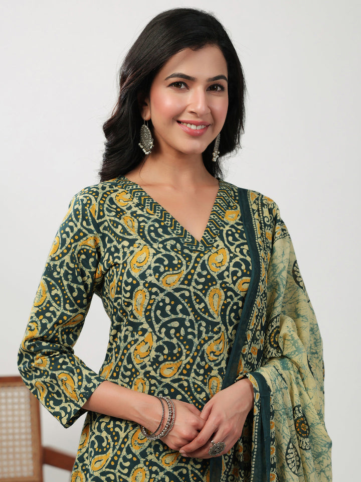 Green-Cambric-Ethnic-Motif-Printed-Straight-3-Piece-Kurta-Set