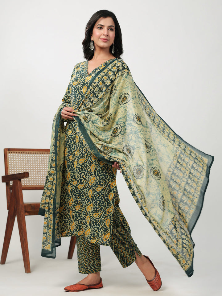 Green-Cambric-Ethnic-Motif-Printed-Straight-3-Piece-Kurta-Set