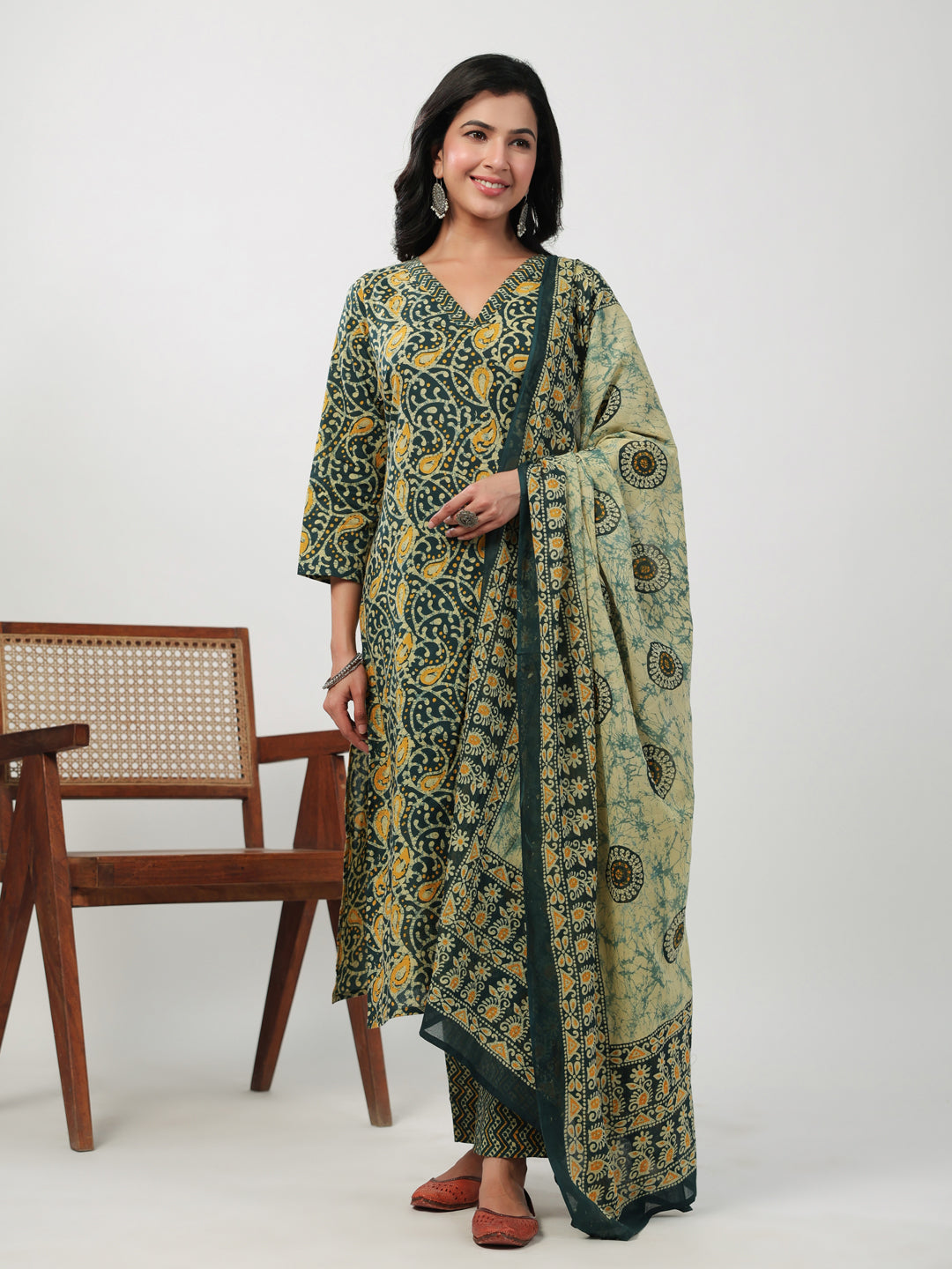 Green-Cambric-Ethnic-Motif-Printed-Straight-3-Piece-Kurta-Set