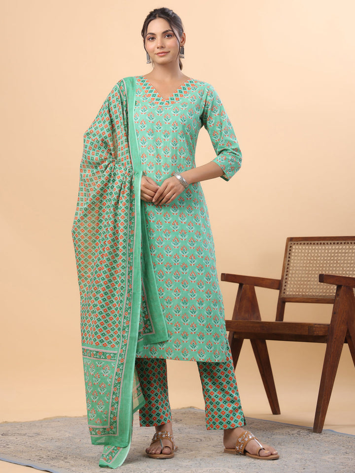 Green-Cambric-Ethnic-Motifs-Print-Regular-3-Piece-Kurta-Set