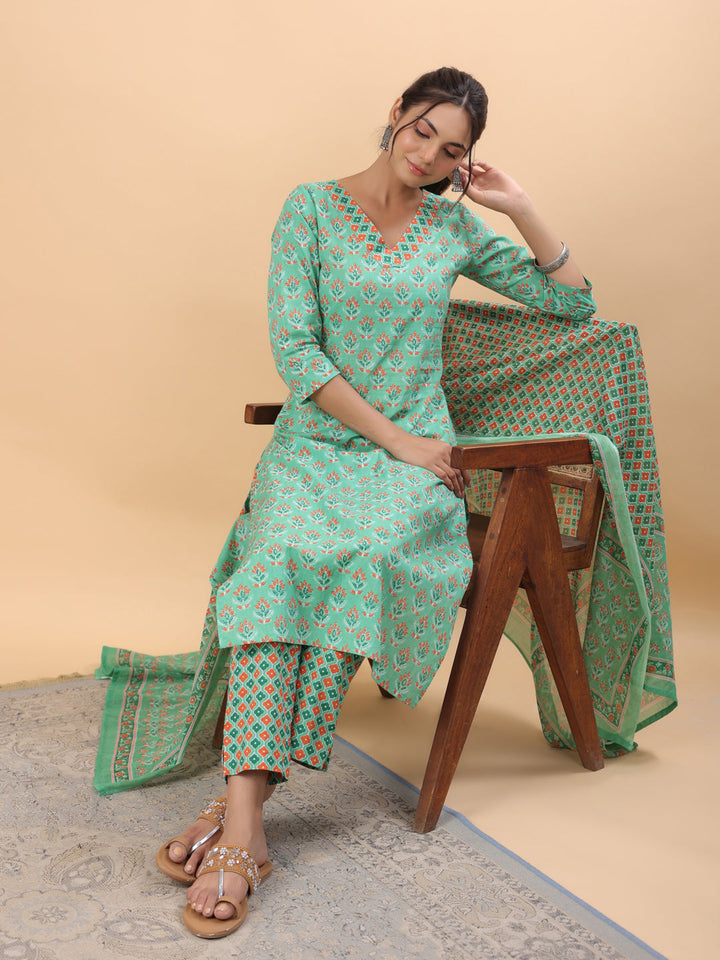 Green-Cambric-Ethnic-Motifs-Print-Regular-3-Piece-Kurta-Set