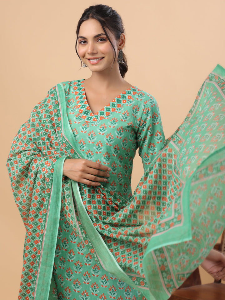 Green-Cambric-Ethnic-Motifs-Print-Regular-3-Piece-Kurta-Set