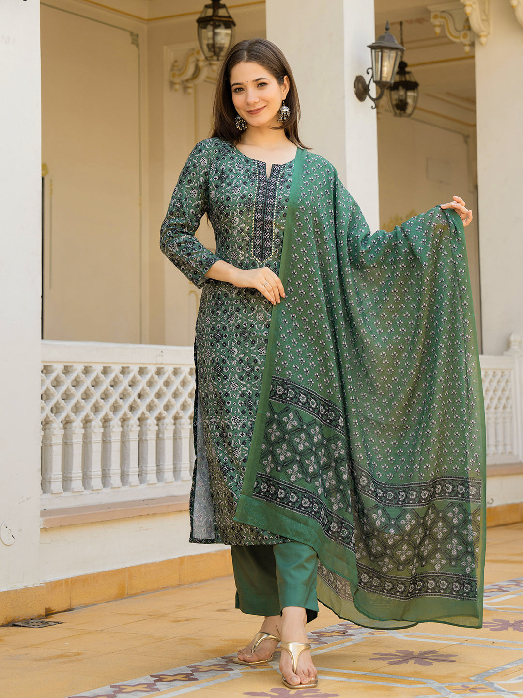 ZERESOUQ-Green-Rayon-Blend-Ethnic-Motifs-Printed-Straight-3-Piece-Kurta-Set