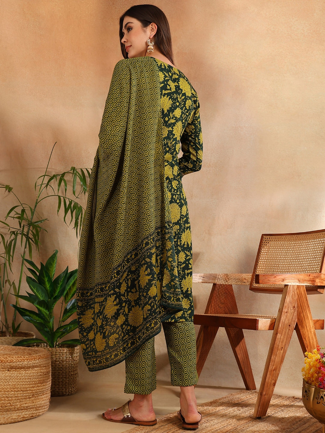 Green-Rayon-Blend-Floral-Print-Straight-3-Piece-Kurta-Set