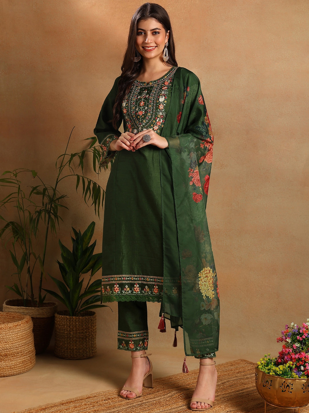 Green-Silk-Blend-Solid-Embroidered-Straight-3-Piece-Kurta-Set