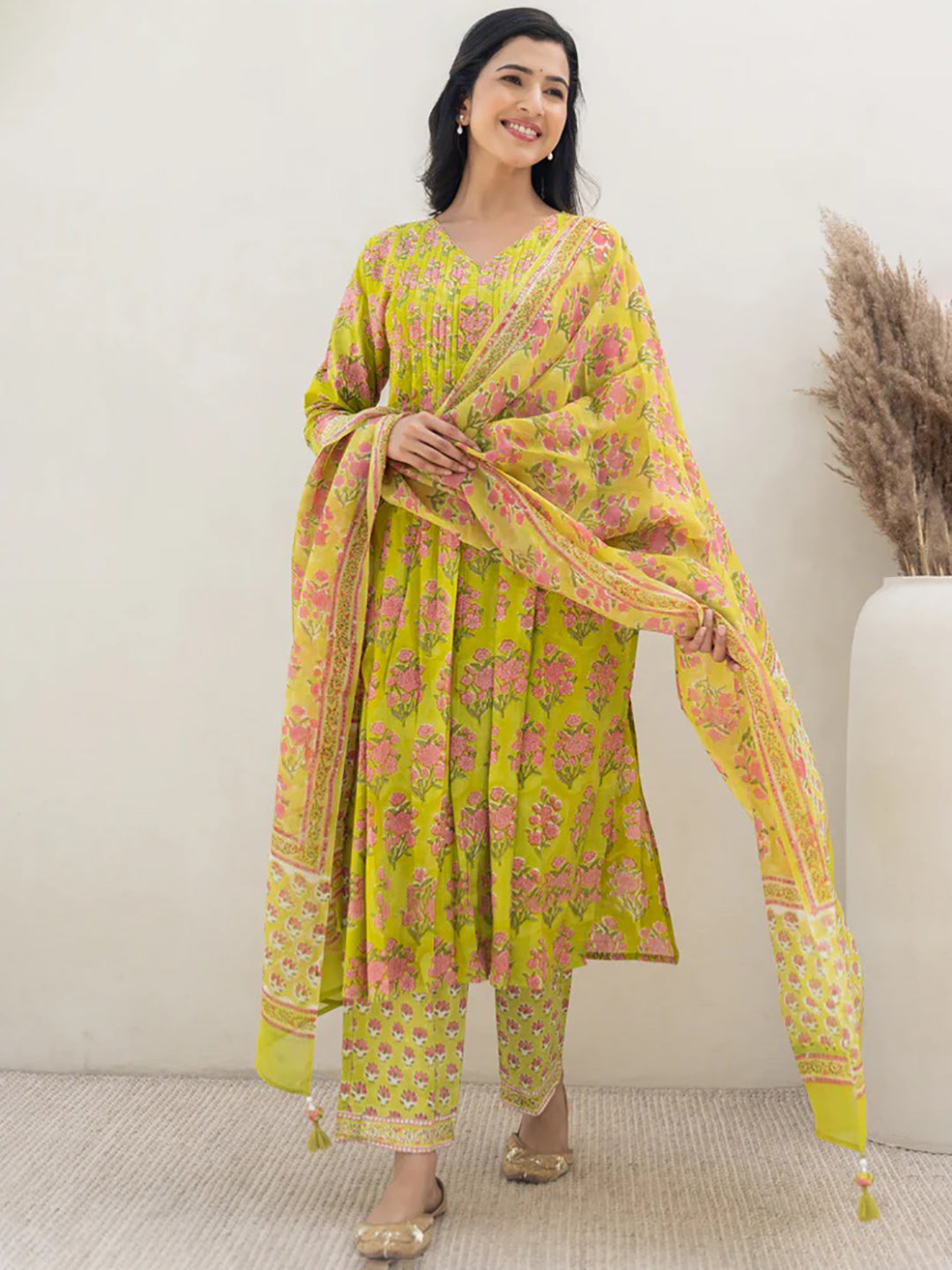 ZERESOUQ-Green-Viscose-Rayon-Floral-Printed-3-Piece-Kurta-Sets