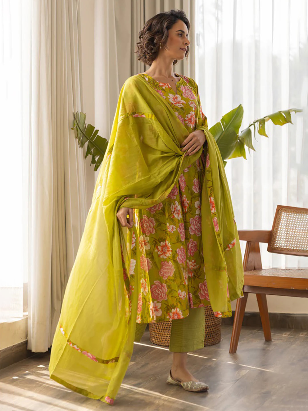 ZERESOUQ-Green-Viscose-Rayon-Floral-Printed-A-Line-3-Piece-Kurta-Sets