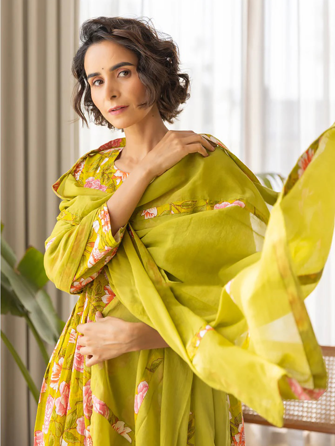 ZERESOUQ-Green-Viscose-Rayon-Floral-Printed-A-Line-3-Piece-Kurta-Sets