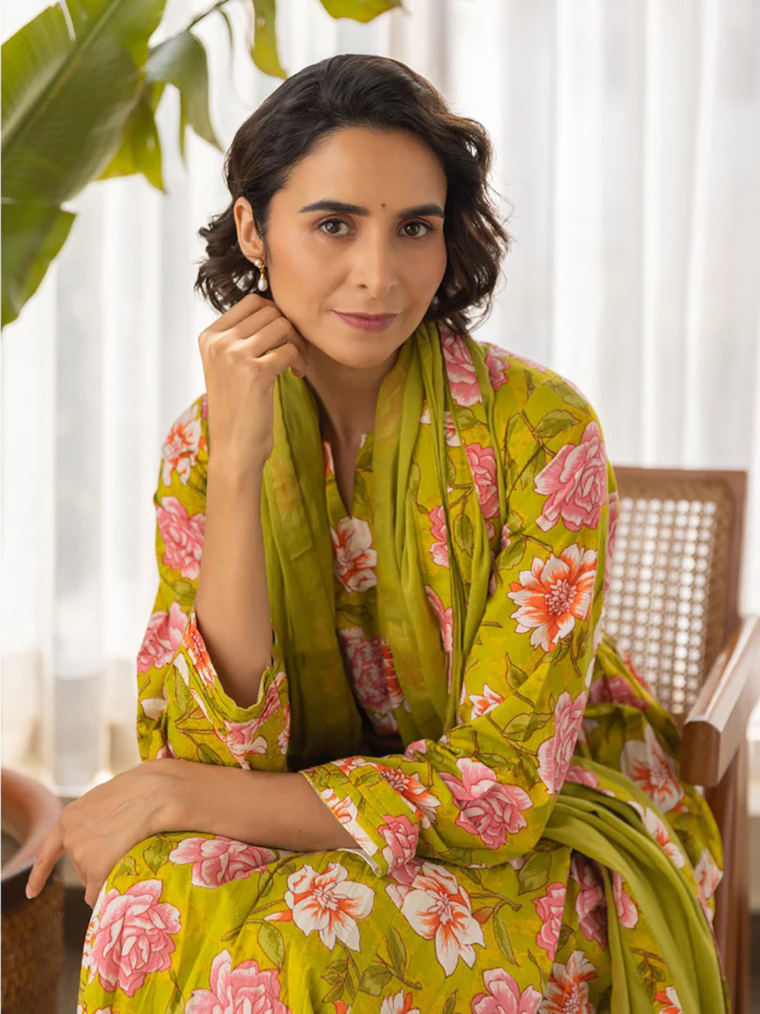ZERESOUQ-Green-Viscose-Rayon-Floral-Printed-A-Line-3-Piece-Kurta-Sets
