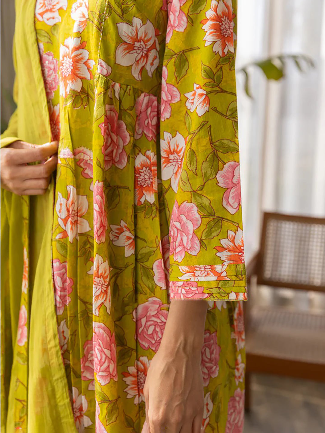 ZERESOUQ-Green-Viscose-Rayon-Floral-Printed-A-Line-3-Piece-Kurta-Sets