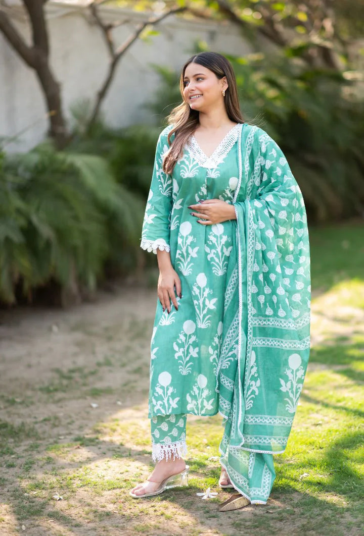 Green-Pure-Cotton-Lace-Detailing-2-Piece-Kurta-Set