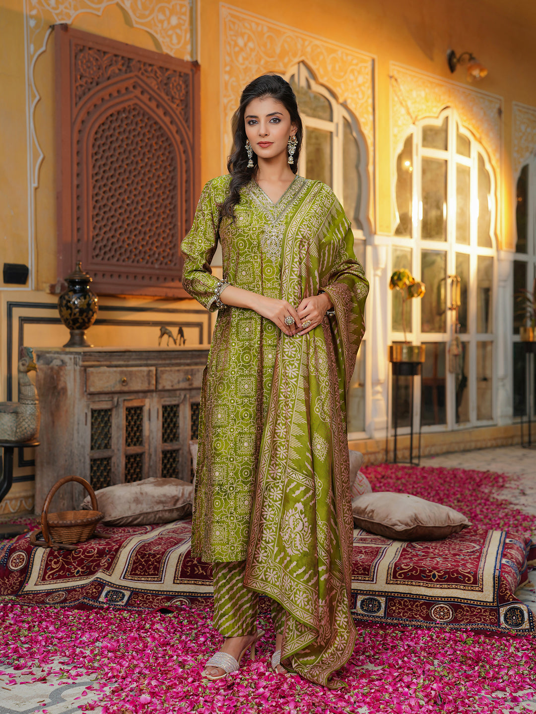 Green-Silk-Blend-Floral-Embroidered-3-Piece-Kurta-Set