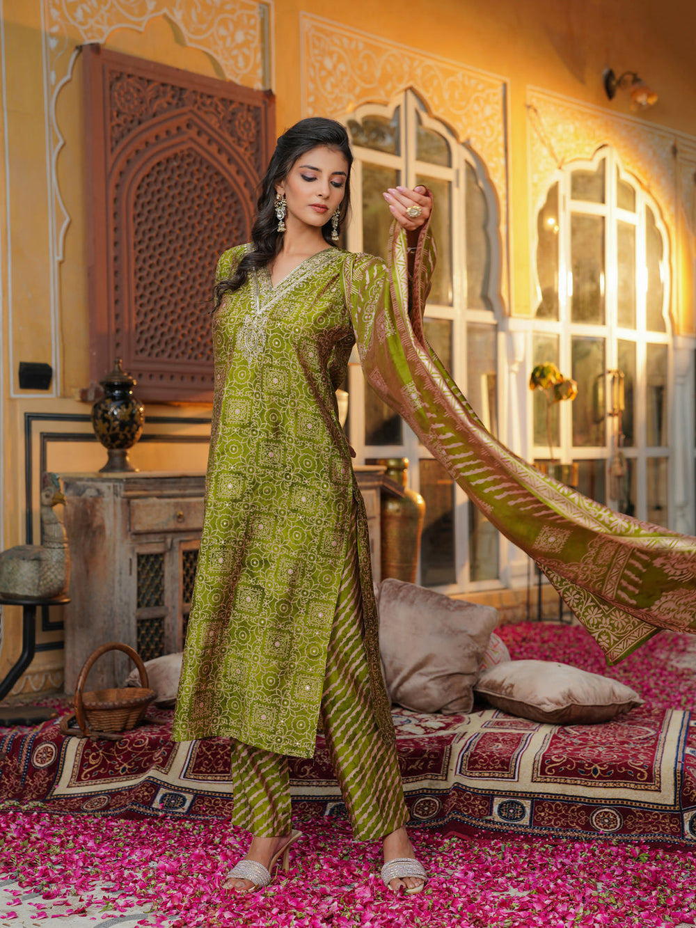 Green-Silk-Blend-Floral-Embroidered-3-Piece-Kurta-Set
