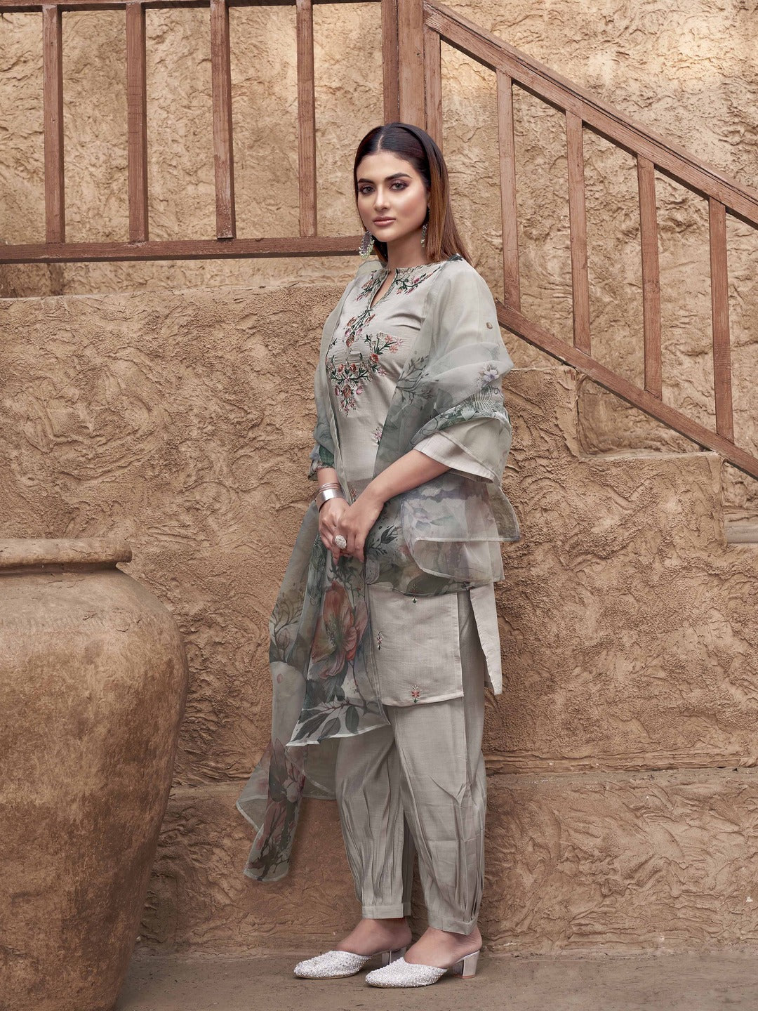 Grey-Silk-Blend-Green-Thread-Embroidered-3-Piece-Kurta-Set