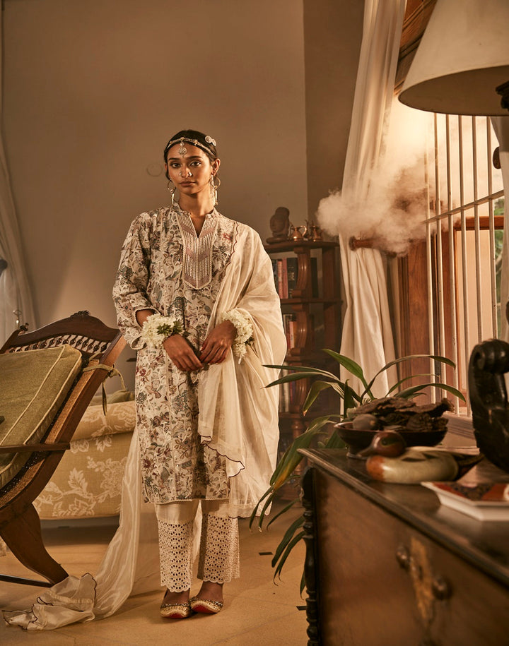 Beige-Cotton-Blend-Floral-Printed-3-Piece-Kurta-Set