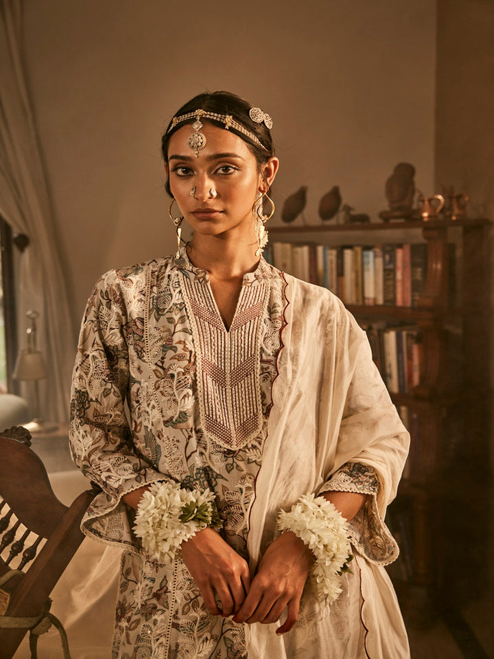 Beige-Cotton-Blend-Floral-Printed-3-Piece-Kurta-Set