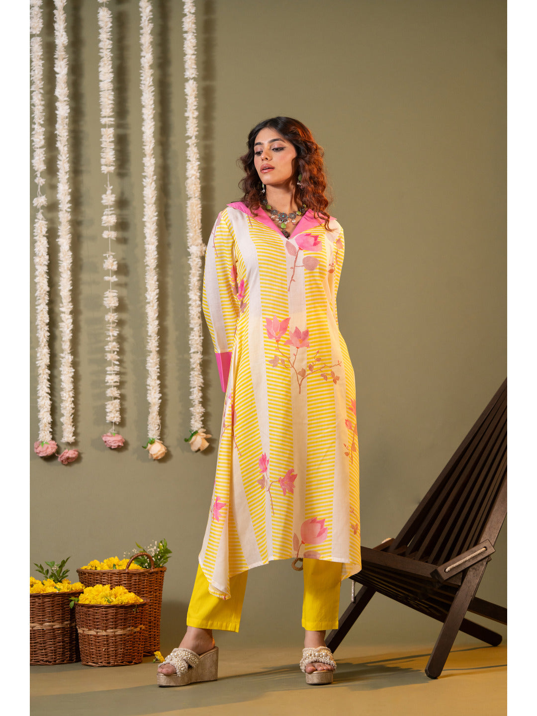 Yellow-Cotton-Blend-Floral-Printed-Kurta-With-Trouser