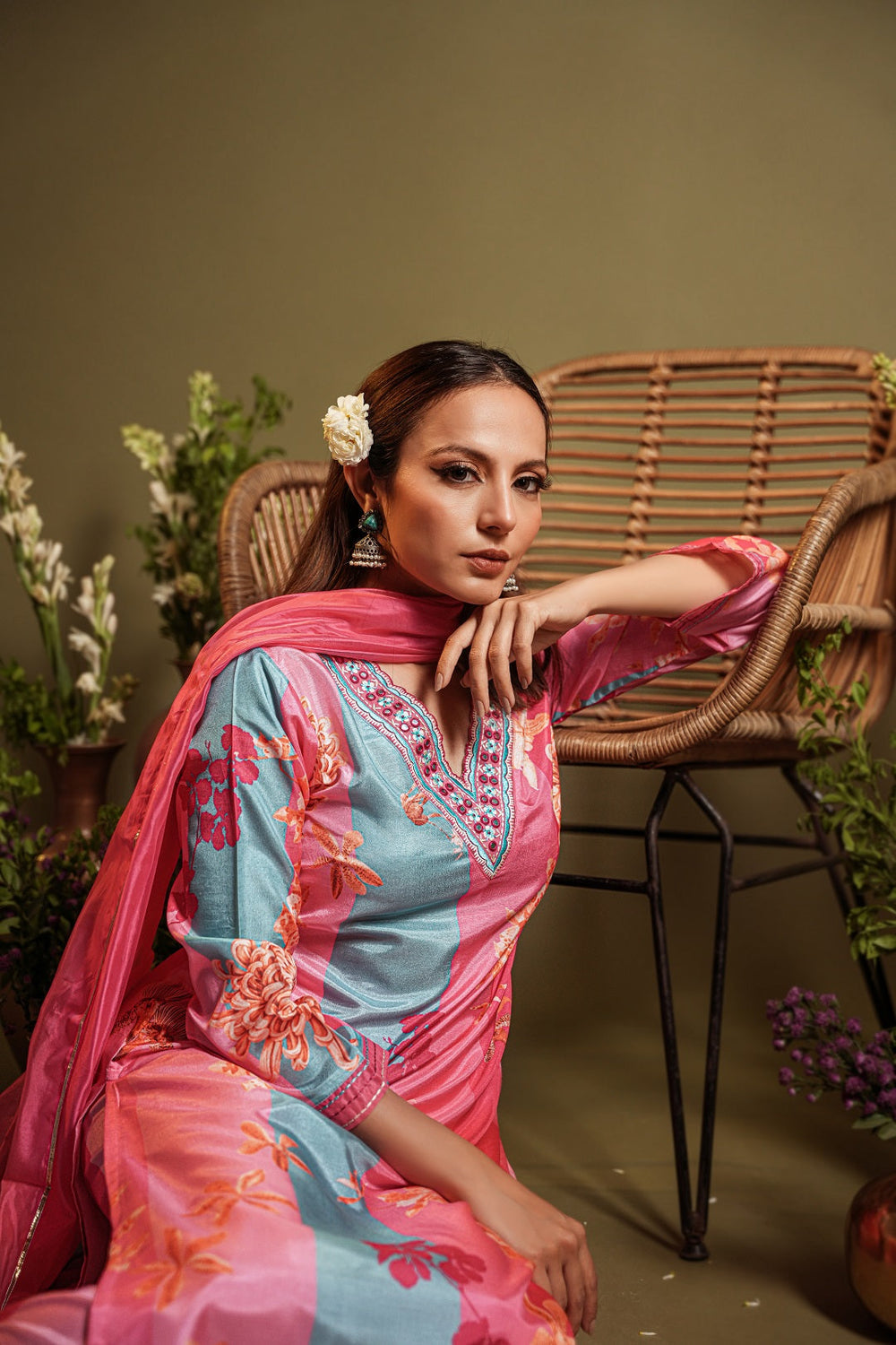Pink-Silk-Blend-Floral-Printed-3-Piece-Kurta-Set