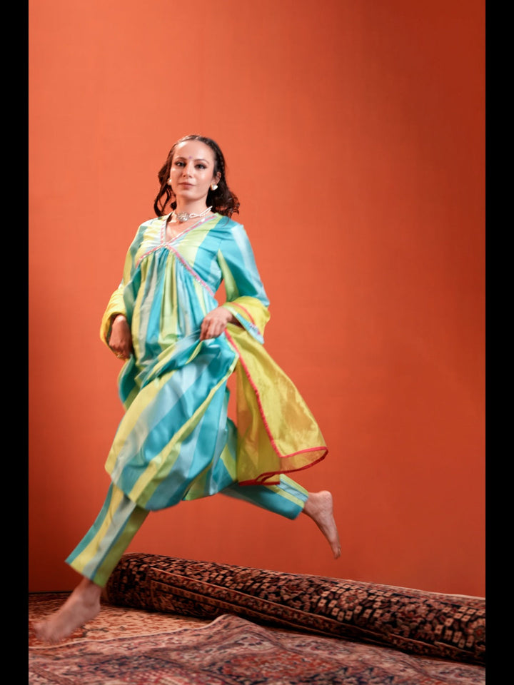 Blue-&-Green-Silk-Blend-Printed-3-Piece-Kurta-Set