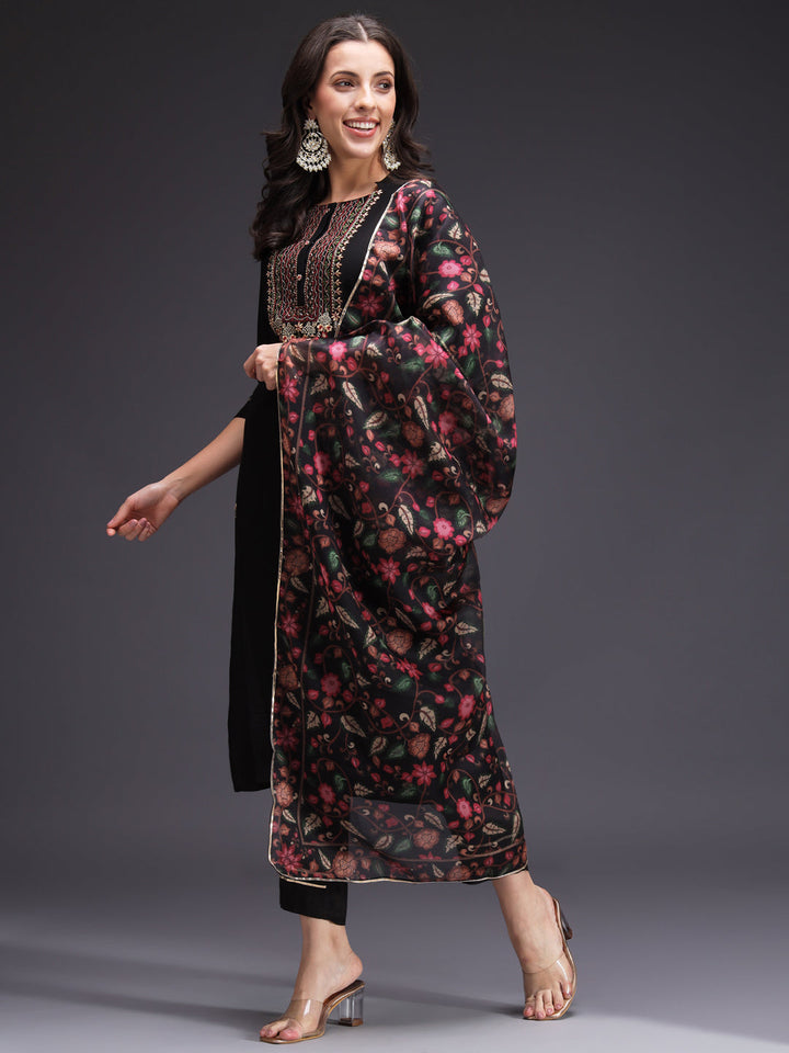 Black-Motifs-Silk-Blend-Yoke-Design-3-Piece-Kurta-Set