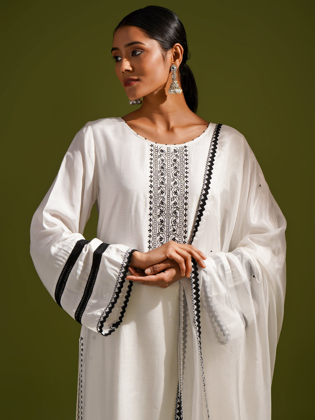 zeresouq-white-silk-straight-suit-set