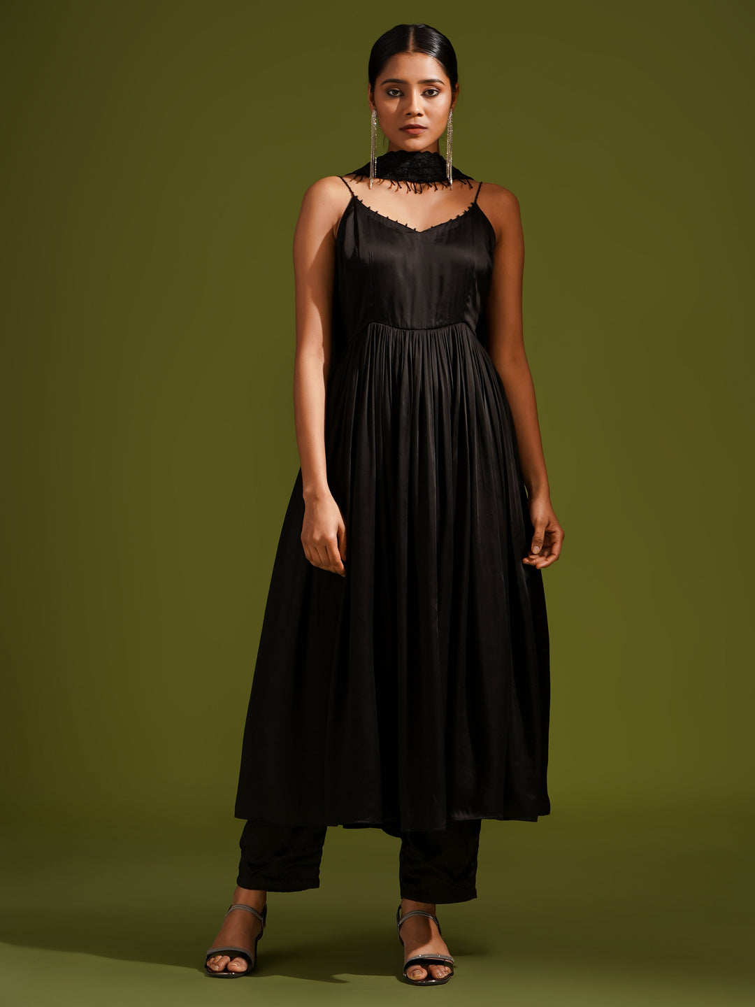 zeresouq-black-sleeveless-gather-anarkali-set