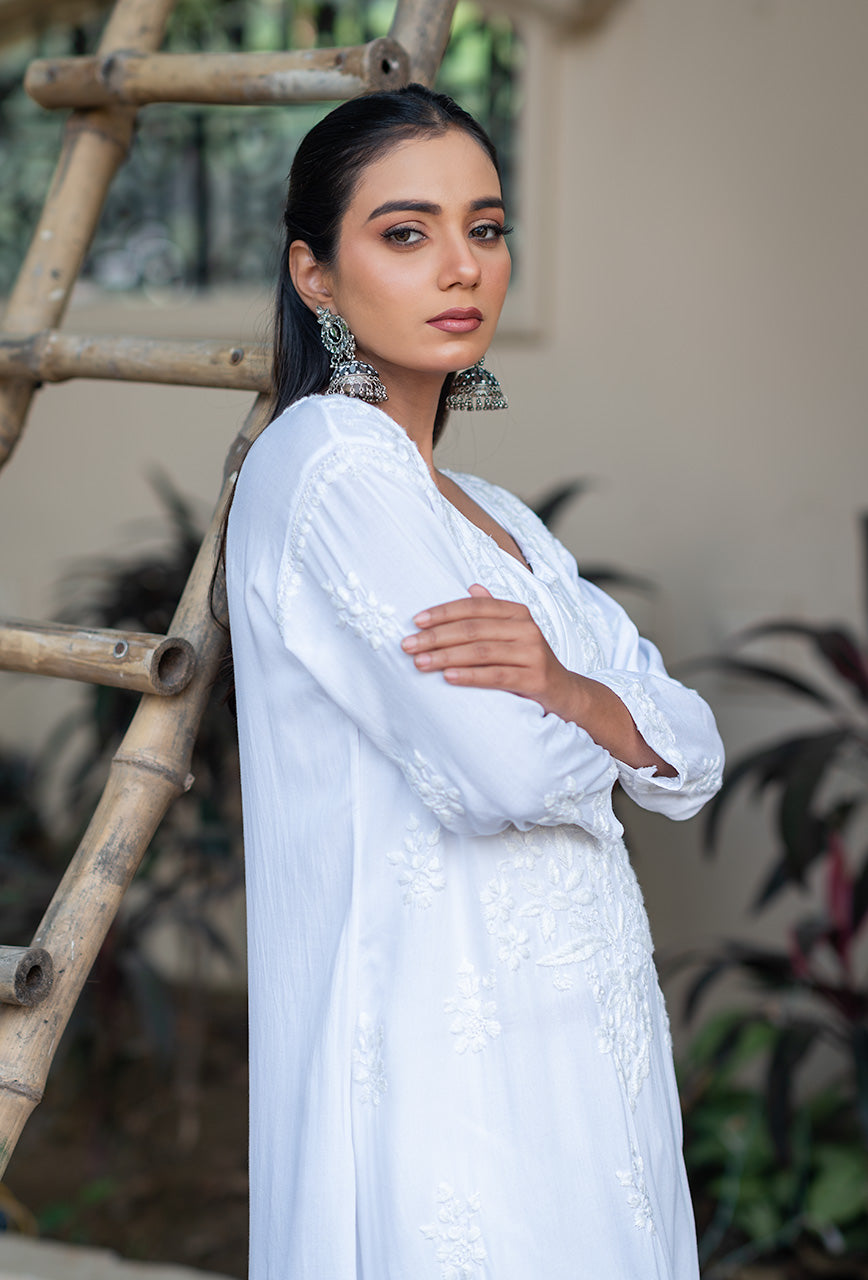 Gulaal-White-Rayon-Chikankari-kurta