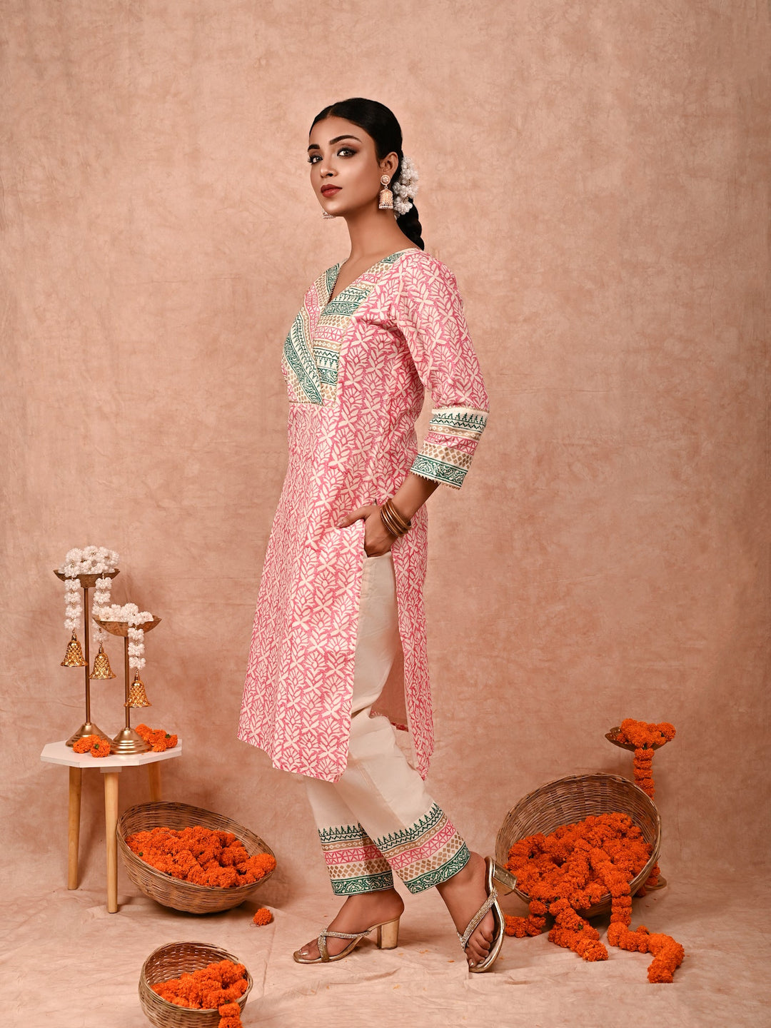 ZERESOUQ-Ivory-Aisha-Chanderi-Silk-Kurta-Set-(Set-Of-2)