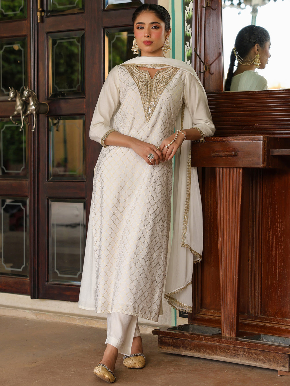 Off-White-Chanderi-Yoke-Embroidered-3-Piece-Kurta-Set