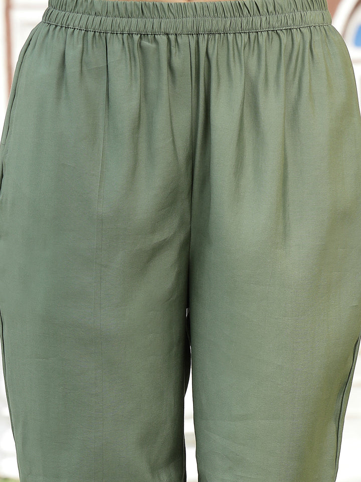 Green Solid & Embroidered Silk Blend Straight Kurta Pant Dupatta Set