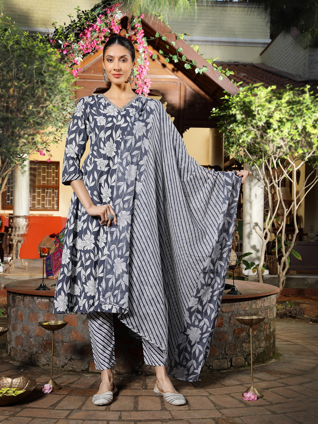 Grey-Cotton-Floral-Printed-3-Piece-Kurta-Set