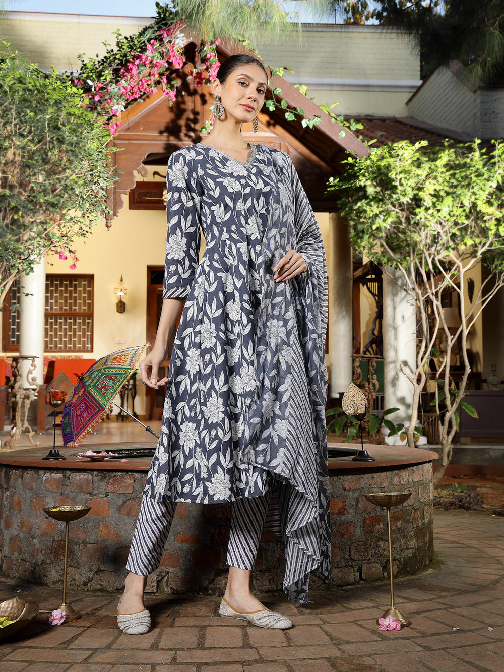 Grey-Cotton-Floral-Printed-3-Piece-Kurta-Set